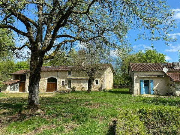 REGION BRANTOME JOLIE PROPRIETE SUR 1HA AVEC GITE