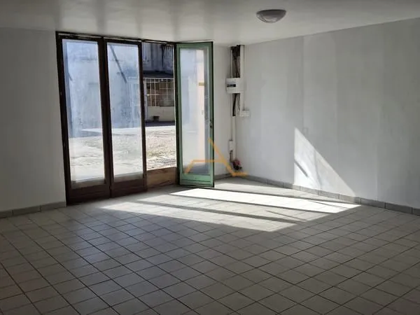 Bureau et espace de travail Location Bourdeaux  34m² 238€