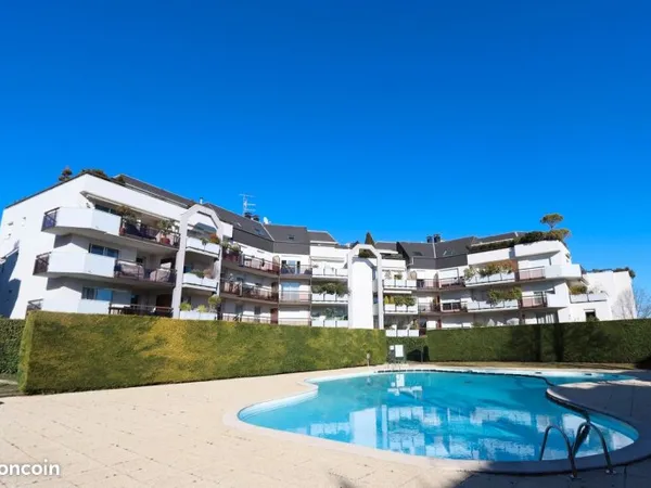 Joli appartement avec terrasse, garage et accès piscine