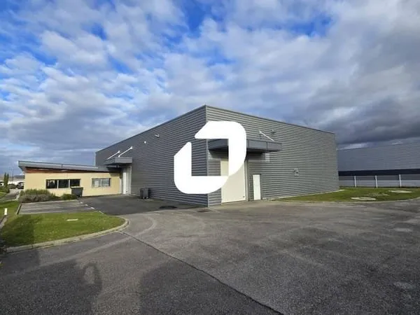 Local d'activité 870 m²