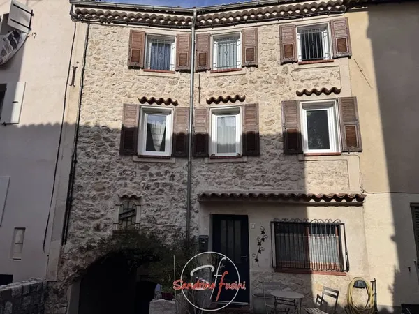 BOUYON, Belle maison de village 4 pièces