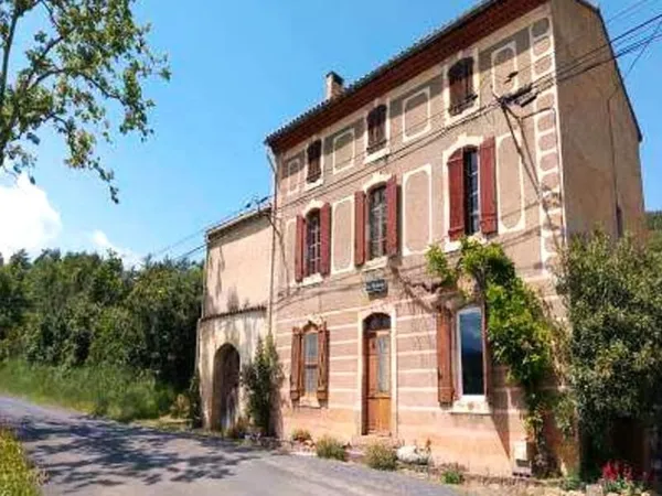 MAISON DE CARACTERE AVEC TERRAIN NON ATTENANT ET GARAGE