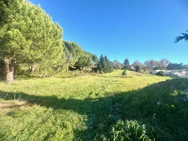 PAMIERS : DANS UN SECTEUR CALME ET PRISE : TERRAIN A BATIR D