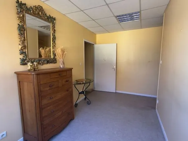 Bureau 4 pièces 115 m²