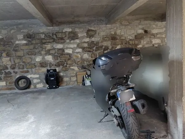 Parking couvert pour moto