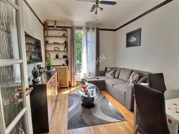 MONTREUIL, MOINS DE 10MIN (750 M) DU METRO, IMMEUBLE ANNEES 30, 2 PIÈCES TRAVERSANT AVEC CAVE