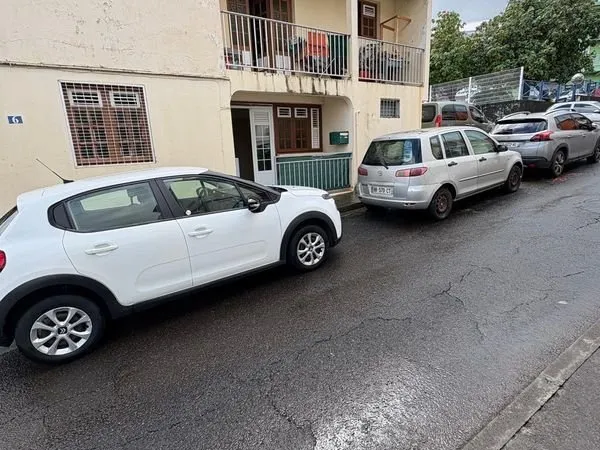 Local professionnel au bourg du Robert