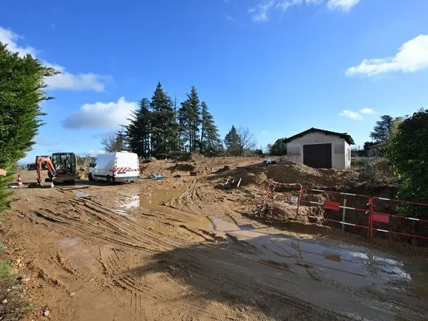 Terrain à construire avec bâti à conserver ou à démolir pour contruire votre habitat de demain
