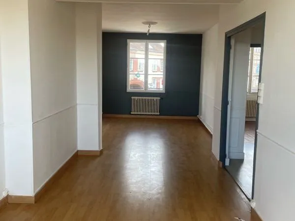 À louer appartement plein centre-ville refait