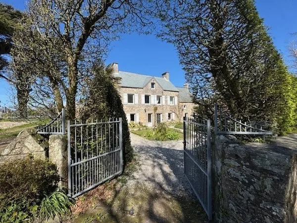 LES PIEUX et Alentours