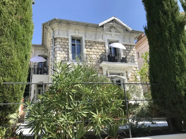Vends maison - 8 appartements