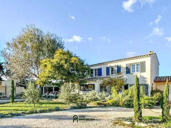 Bastide familiale avec piscine et jardin entre Uzès et Avignon