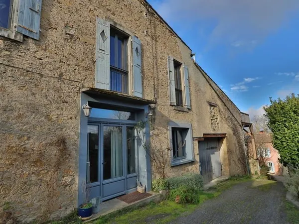 Maison Atypique à Découvrir, dans un Univers tout autant Artistique que paisible