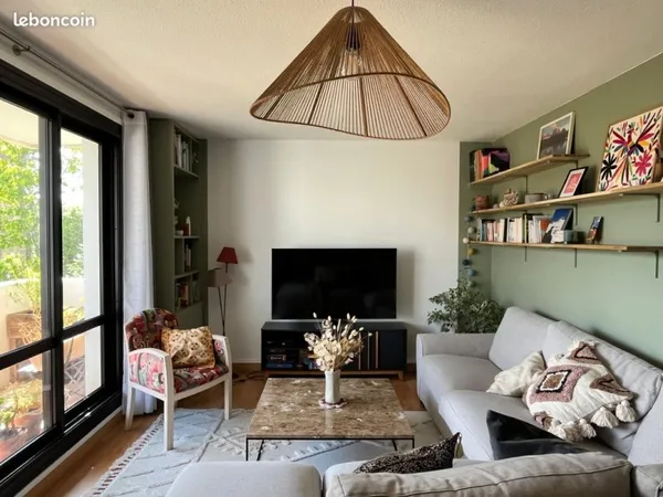 Lumineux appartement type grand T2