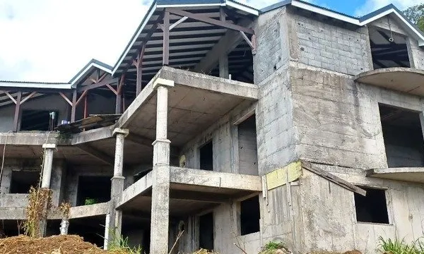 Maison à vendre 15 pièces SAINT CLAUDE (971)
