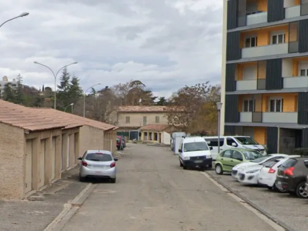 A LOUER GARAGE APT - 33€ +TVA
