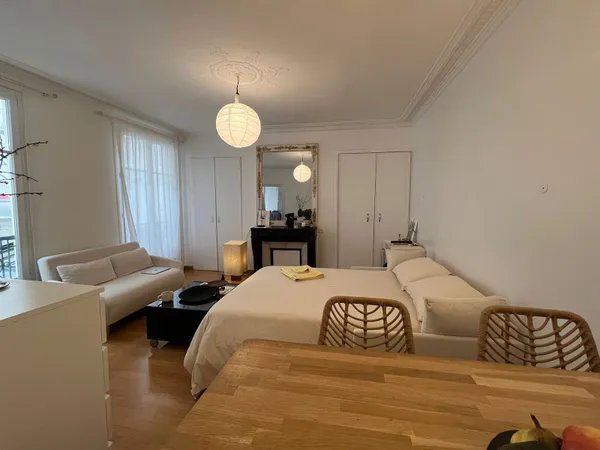Magnifique Studio lumineux de 30m² dans 9ème arrondissement (disponible 1 mois et demi)
