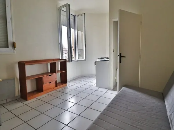 Studio centre-ville à rénover proche Yschools