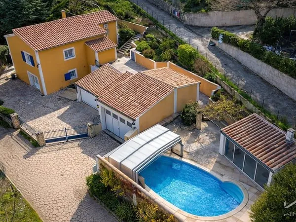 Havre de paix provençal à Saint-Marcel-d'Ardèche : une exclusivité rare