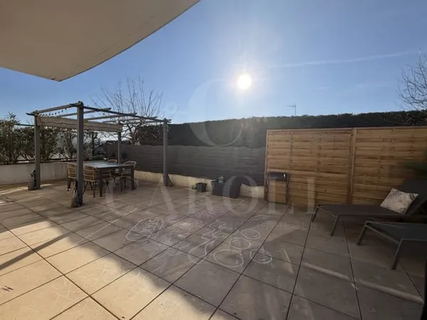 Appartement, trois-pièces avec terrasse privative terrasse,