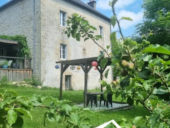 Maison de maître de caractère - 220 m² rénovés, meublés et prêts à vivre ou exploiter, au coeur de l