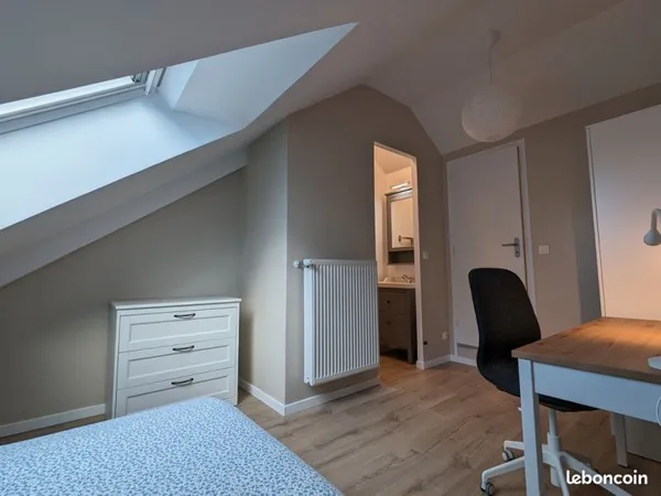 Chambre meublée