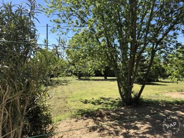 Terrain 700 m²