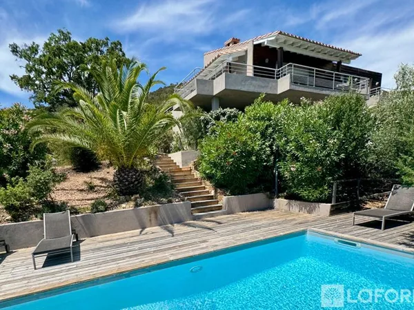 Maison 7 pièces 220 m²