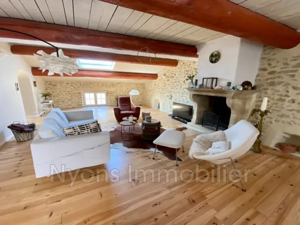 Maison 10 pièces 375 m²