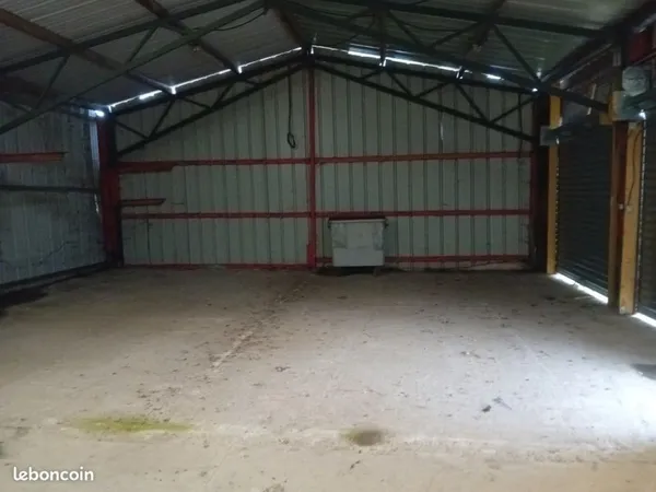 Local d’activité et entrepôt Vente Caëstre  300m² 650€