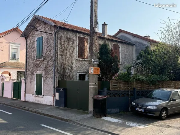 Maison de ville à rafraîchir