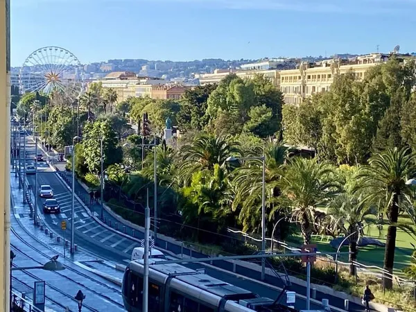 3 PIÈCES - 41 M² - VUE EXCEPTIONNELLE MASSÉNA & COULÉE VERTE - ENTRÉE VIEUX NICE