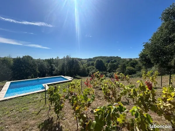Maison avec belle vue 4 chambre grande grange (300m2) sur presque un hectare