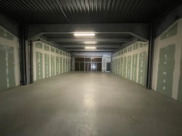 Local 1 pièce 175 m²