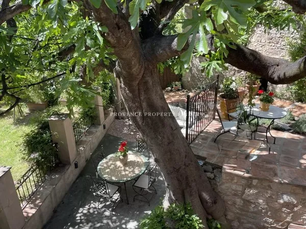 Maison de village pleine de charme avec jardin et terrasses - Centre de Lorgues