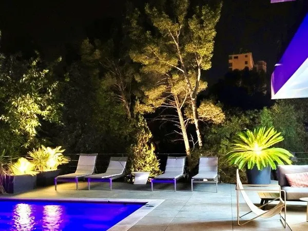 Maison comptenporaine de plus de 330m2 à VILLENEUVE LES AVIGNON (30)