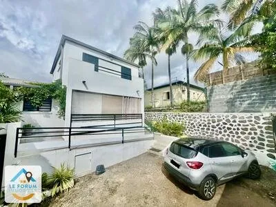 RAVINE DES CABRIS 97432 - VILLA T4 - BEAUX VOLUMES - RÉCENTE
