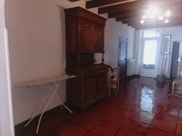 Maison de village 130 m². Jardin, parking. 600 m²