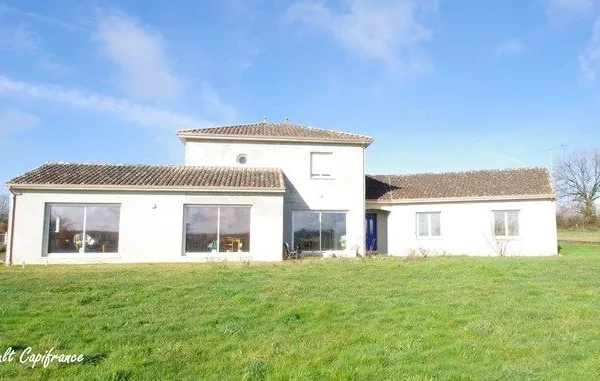 Grande maison familiale de 210m² construite en 2005 avec sous sol intégral