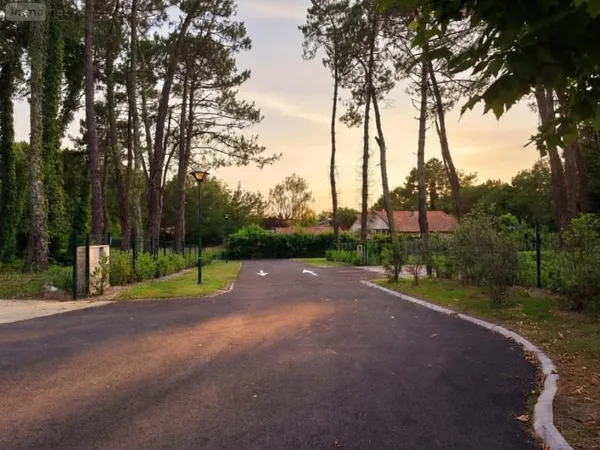 Terrain à bâtir viabilisé - 700 m² - Cadre privilégié à Ludon-Médoc