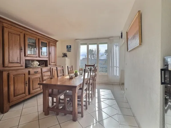 FREJUS PLAGE 4 PIECES DE 65 M2 RESIDENCE SECURISEE PARKING LIBRE CAVE