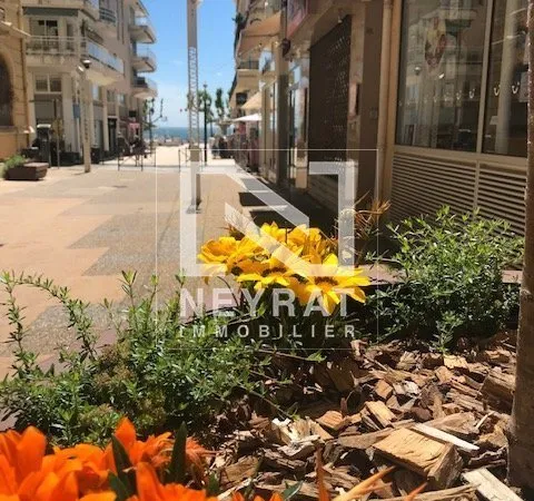 À vendre - Local commercial de 21,19 m² carrez + 33,12 surface au sol Saint-Raphaël