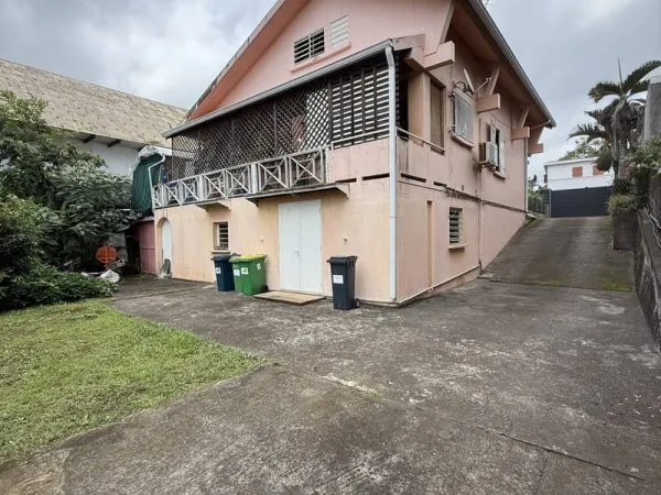 A vendre maison à rénover au Guillaume St-Paul ( Vendue Loué
