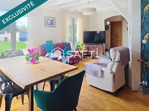 Maison de village de 147 m² avec piscine couverte et double garage