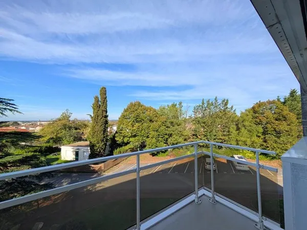 Appartement Copropriété à Cognac 4 pièce(s) 83.43 m2 CRIT 424100 SOUS OFFRE