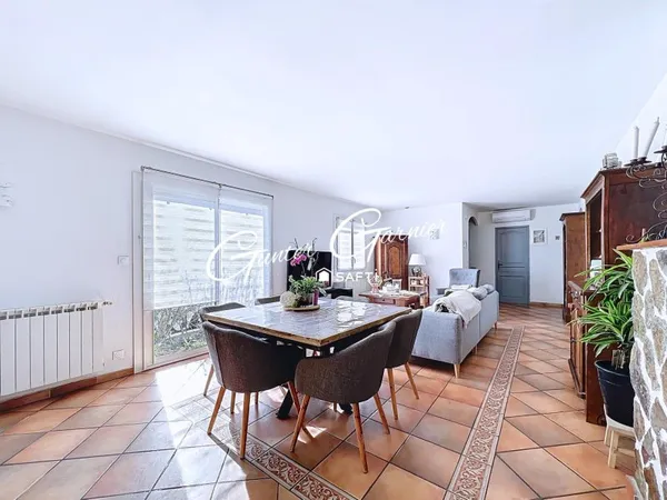 Maison 3ch - garage - cuisine d'été - piscine - proximité immédiate de toutes commodités