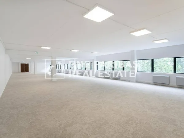 Bureaux 1605 m²