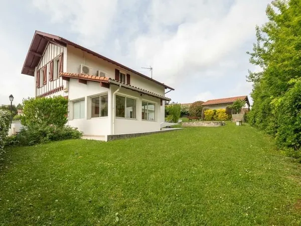 Maison de caractère 160m² avec T2 indépendant - Mouguerre centre