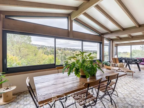 Ancien corps de ferme rénové avec piscine et vue