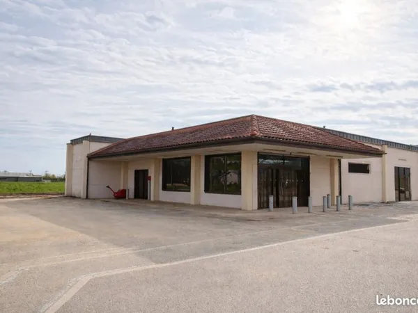 Local commercial à louer - 65 m² - Zone commerciale Agora des Pyrénées